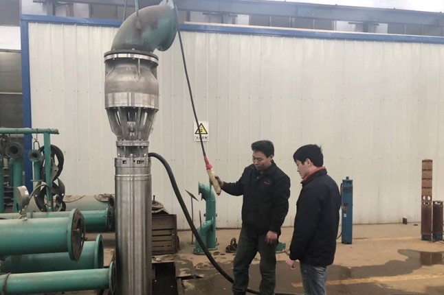 流量1200立方、楊程18米的不銹鋼304材質(zhì)潛水泵測(cè)試合格